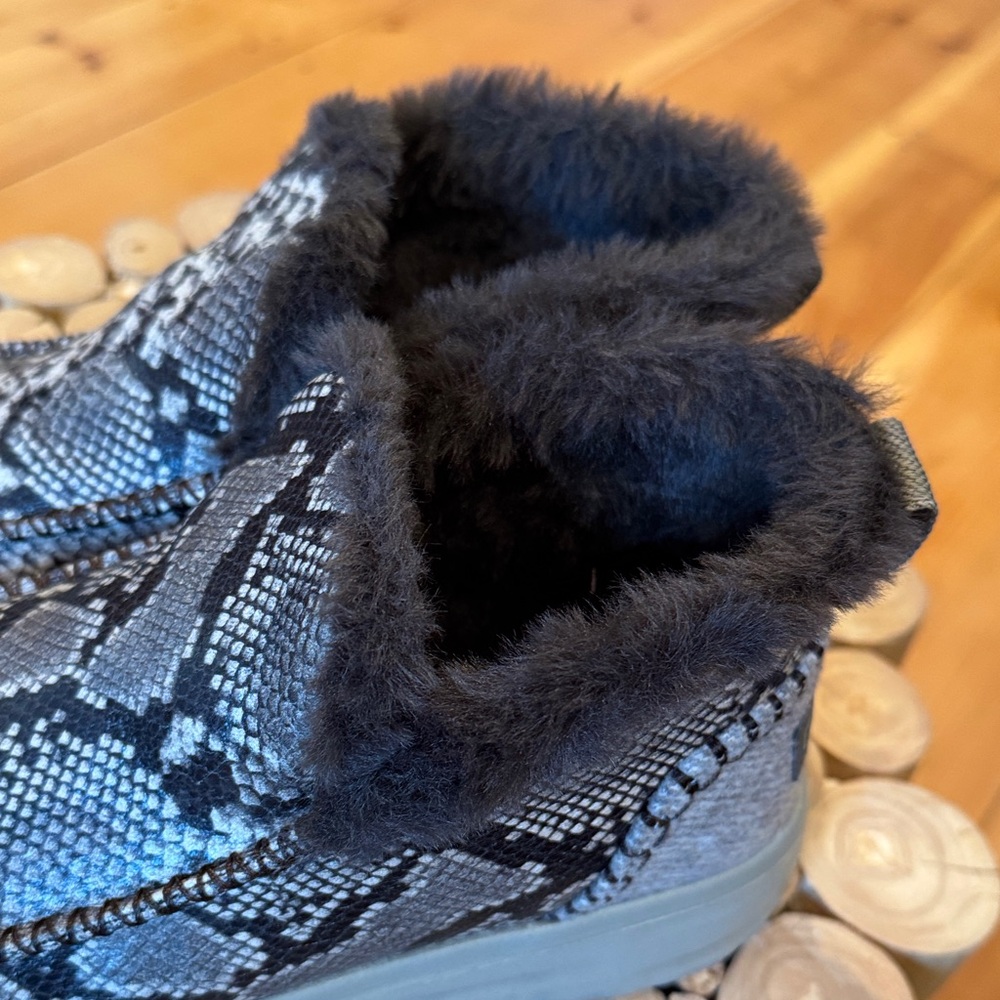 Hey Dude Gray Python Boots - image 4